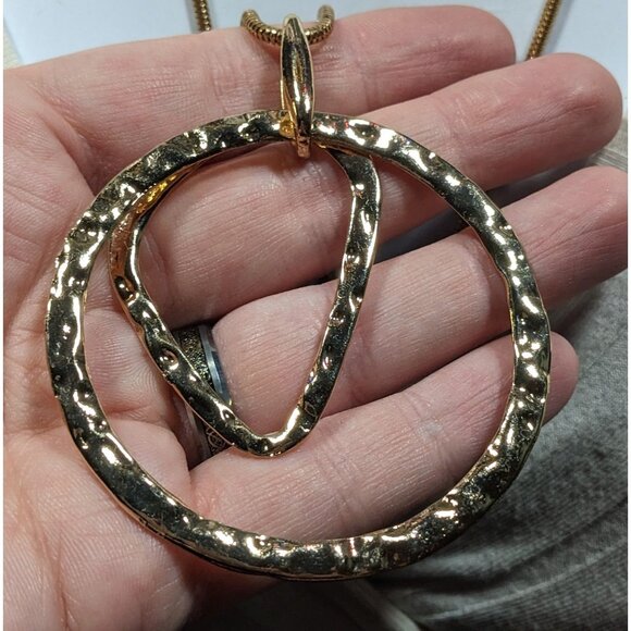 Brutalist Hammered Geometric Gold Tone Open Pendant Necklace - Picture 3 of 8